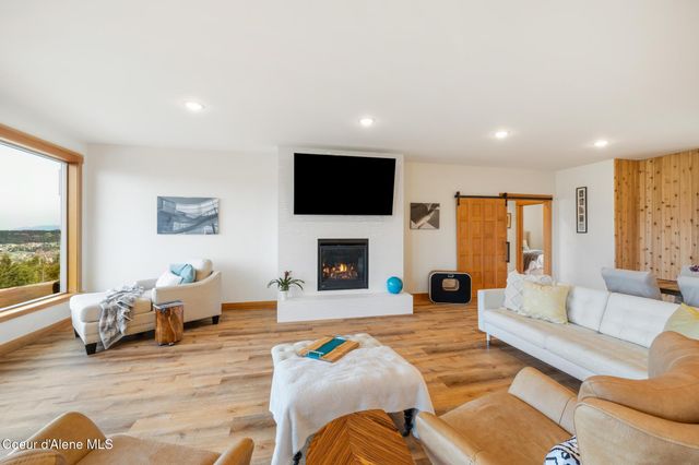 265 Scenic DR, Bonners Ferry, ID 83805