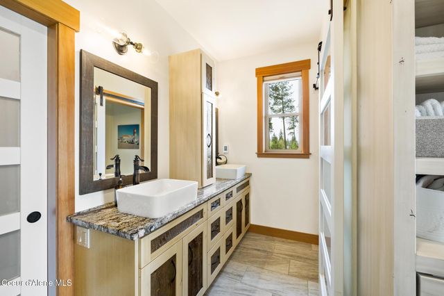 265 Scenic DR, Bonners Ferry, ID 83805