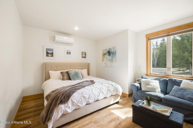 265 Scenic DR, Bonners Ferry, ID 83805