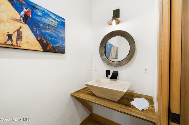 265 Scenic DR, Bonners Ferry, ID 83805