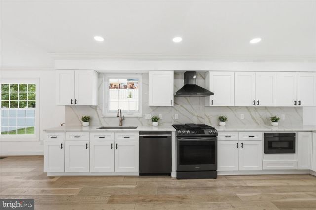 10904 GAINSBOROUGH RD, Potomac, MD 20854