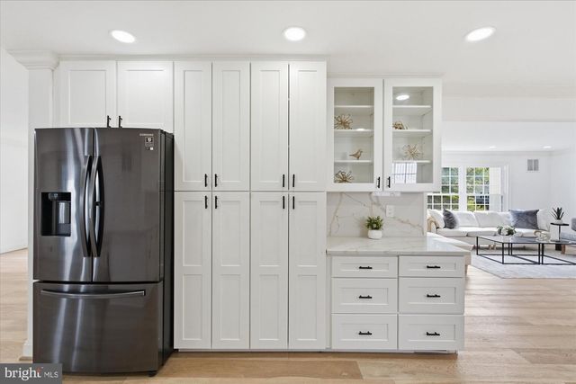 10904 GAINSBOROUGH RD, Potomac, MD 20854
