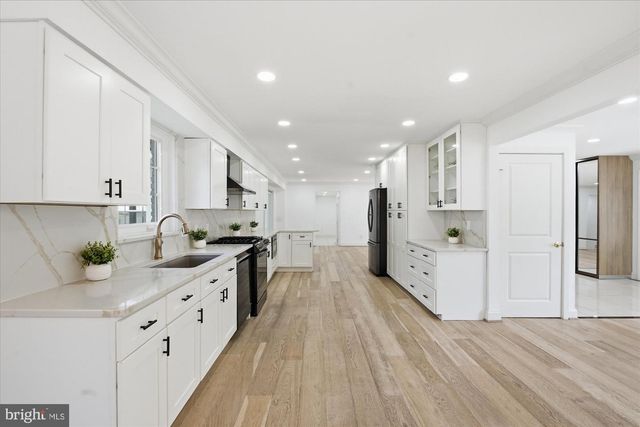 10904 GAINSBOROUGH RD, Potomac, MD 20854