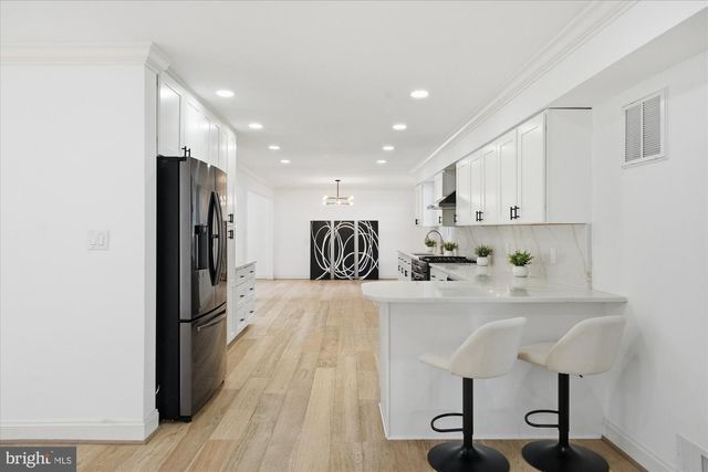 10904 GAINSBOROUGH RD, Potomac, MD 20854