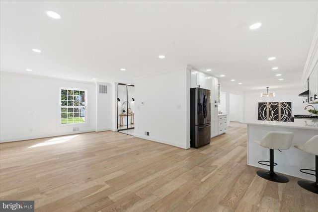 10904 GAINSBOROUGH RD, Potomac, MD 20854
