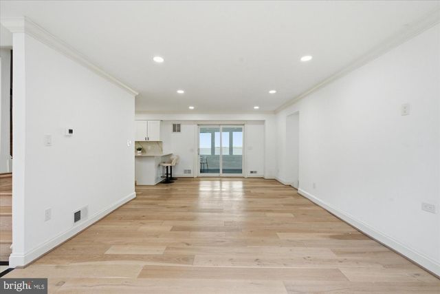 10904 GAINSBOROUGH RD, Potomac, MD 20854