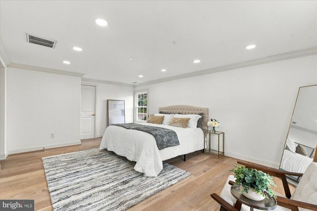10904 GAINSBOROUGH RD, Potomac, MD 20854