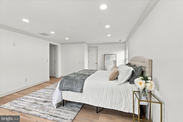 10904 GAINSBOROUGH RD, Potomac, MD 20854