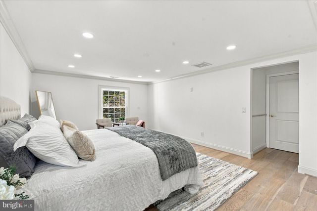 10904 GAINSBOROUGH RD, Potomac, MD 20854