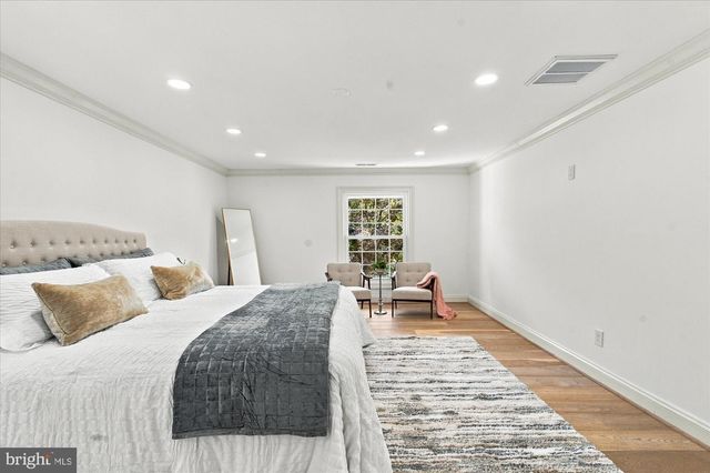 10904 GAINSBOROUGH RD, Potomac, MD 20854