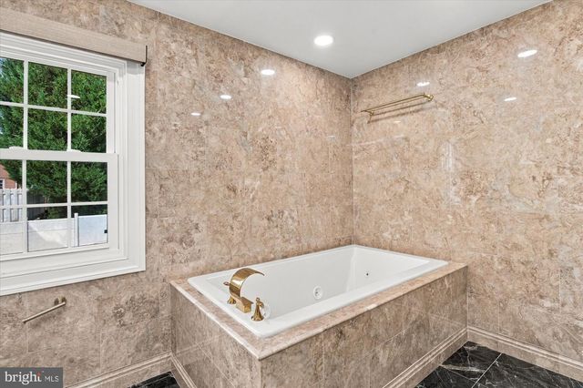 10904 GAINSBOROUGH RD, Potomac, MD 20854