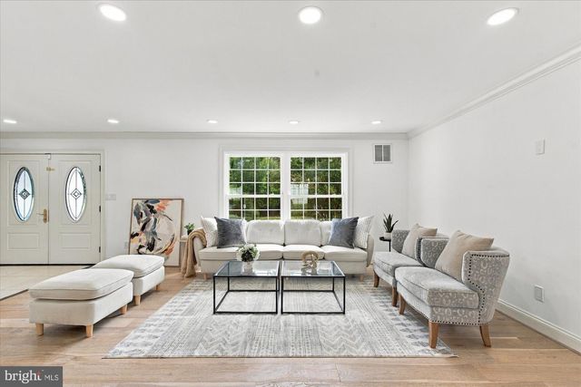 10904 GAINSBOROUGH RD, Potomac, MD 20854