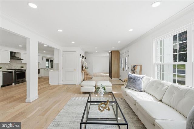 10904 GAINSBOROUGH RD, Potomac, MD 20854