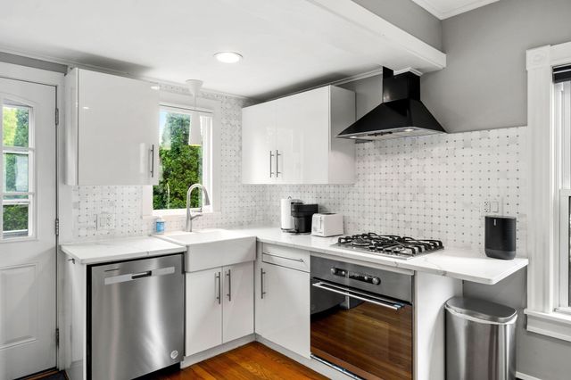 47 Sanford St, Melrose, MA 02176