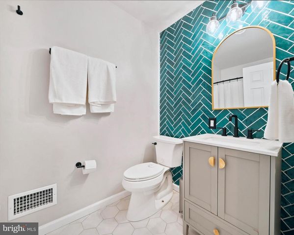 45 N FAWN DR, Newark, DE 19711