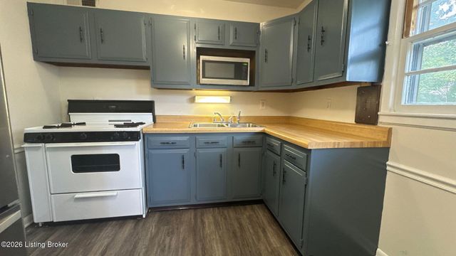 9231 Omar Khayyam Blvd, Louisville, KY 40272