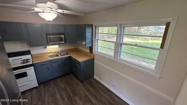 9231 Omar Khayyam Blvd, Louisville, KY 40272