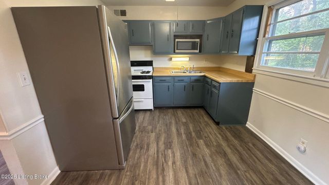 9231 Omar Khayyam Blvd, Louisville, KY 40272