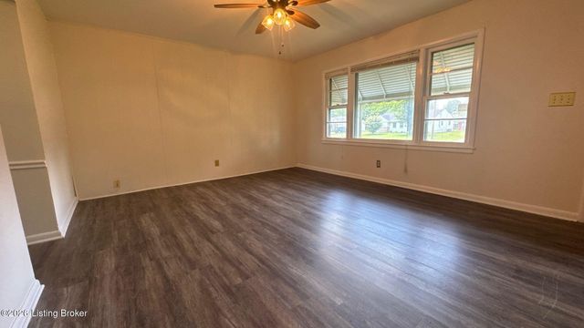 9231 Omar Khayyam Blvd, Louisville, KY 40272