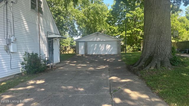 9231 Omar Khayyam Blvd, Louisville, KY 40272