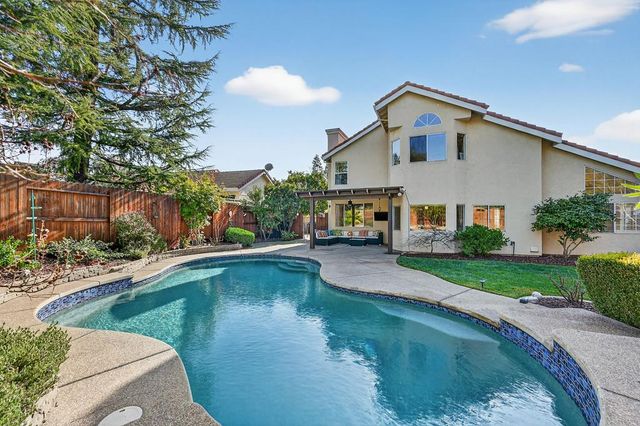 470 S Lexington Dr, Folsom, CA 95630