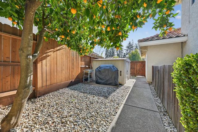 470 S Lexington Dr, Folsom, CA 95630