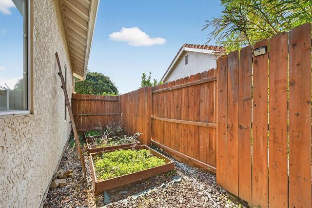 470 S Lexington Dr, Folsom, CA 95630