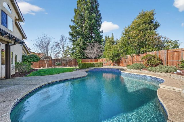 470 S Lexington Dr, Folsom, CA 95630