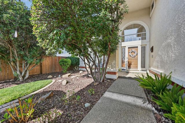 470 S Lexington Dr, Folsom, CA 95630