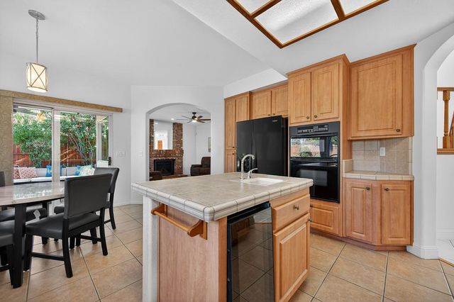 470 S Lexington Dr, Folsom, CA 95630