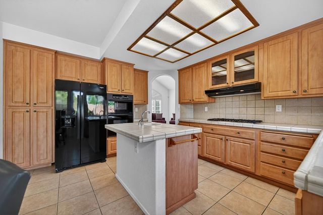 470 S Lexington Dr, Folsom, CA 95630