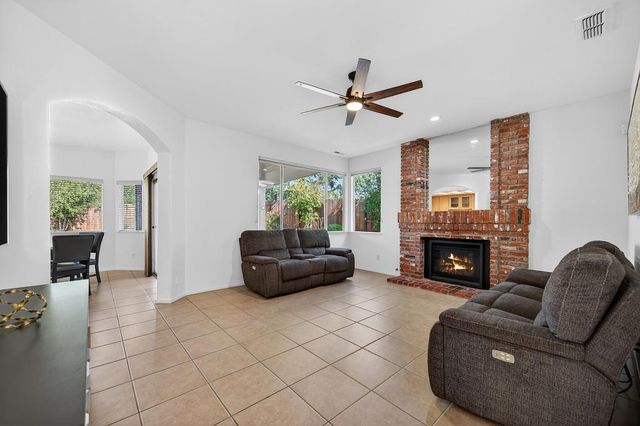 470 S Lexington Dr, Folsom, CA 95630