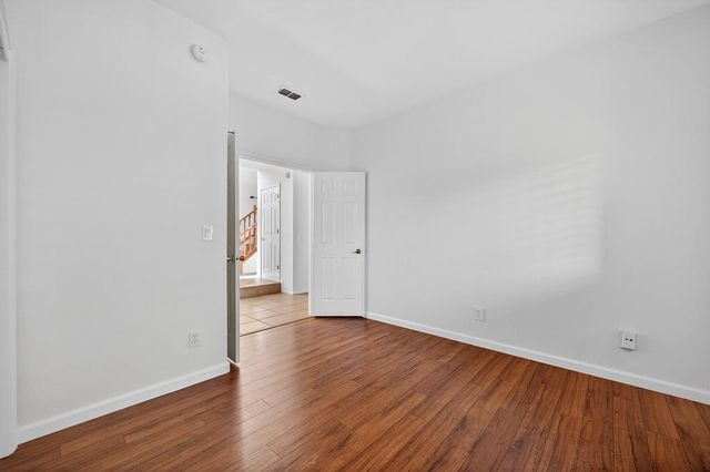 470 S Lexington Dr, Folsom, CA 95630