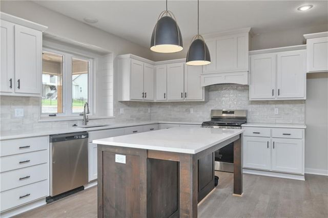 23822 Clear Creek Parkway, Shawnee, KS 66226