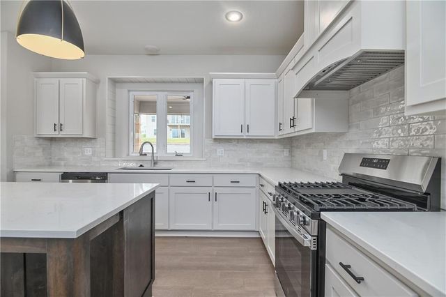 23822 Clear Creek Parkway, Shawnee, KS 66226