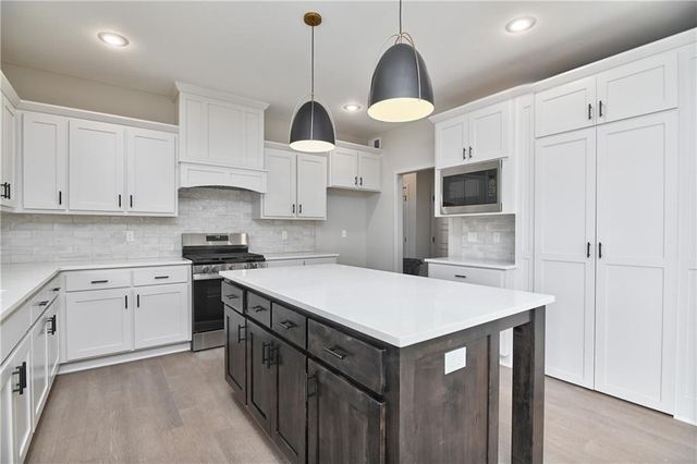 23822 Clear Creek Parkway, Shawnee, KS 66226