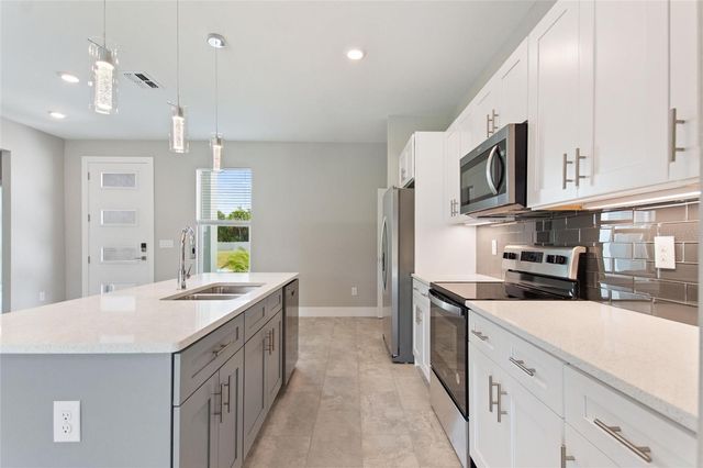 421 NE 19TH TERRACE, Cape Coral, FL 33909