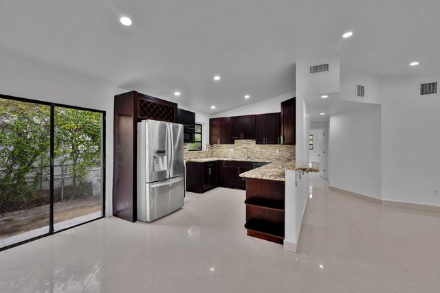 17551 NE 5th Avenue, North Miami Beach, FL 33162