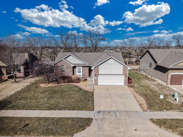 5718 E 49th St N, Bel Aire, KS 67220