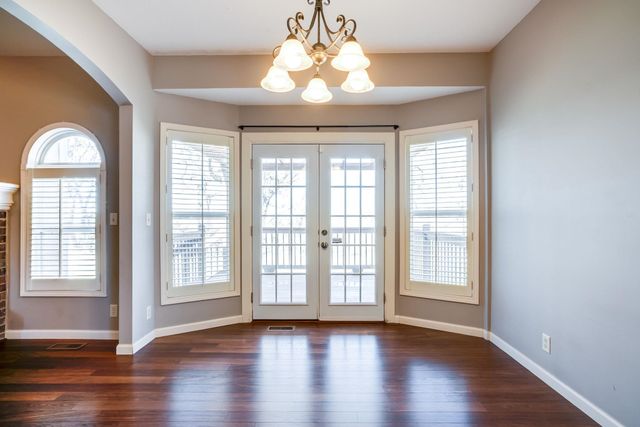 5718 E 49th St N, Bel Aire, KS 67220