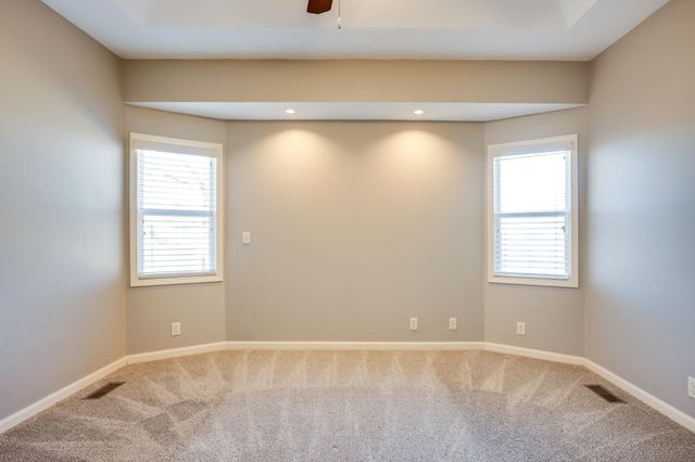 5718 E 49th St N, Bel Aire, KS 67220