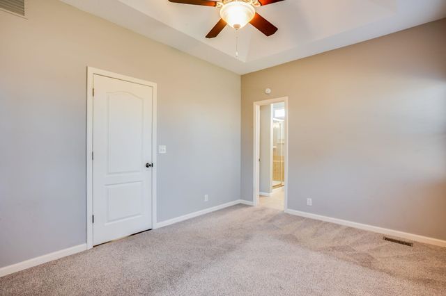 5718 E 49th St N, Bel Aire, KS 67220