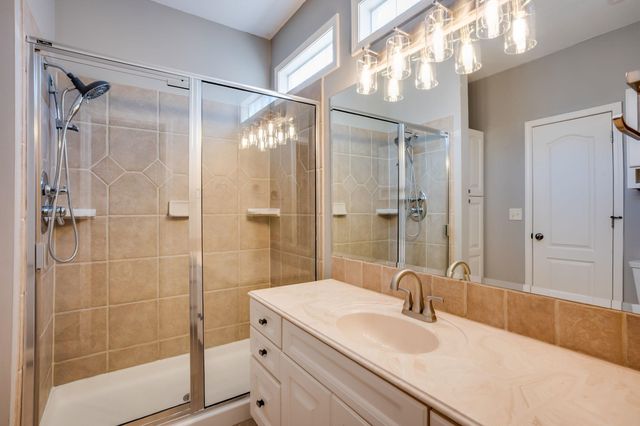 5718 E 49th St N, Bel Aire, KS 67220