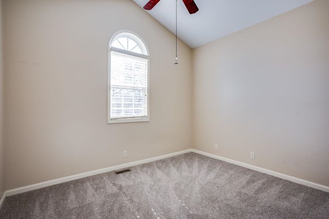 5718 E 49th St N, Bel Aire, KS 67220