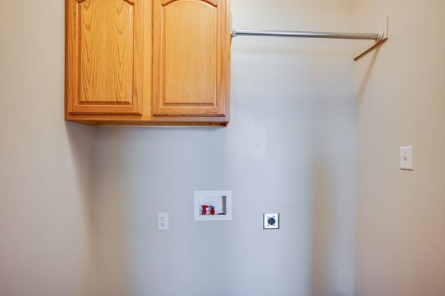 5718 E 49th St N, Bel Aire, KS 67220