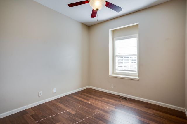 5718 E 49th St N, Bel Aire, KS 67220