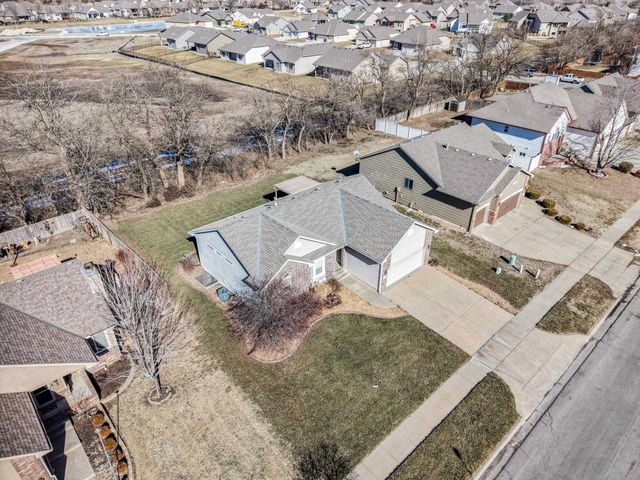 5718 E 49th St N, Bel Aire, KS 67220