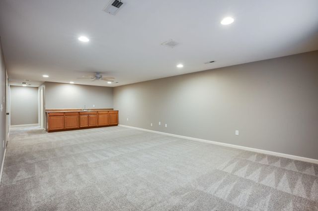 5718 E 49th St N, Bel Aire, KS 67220