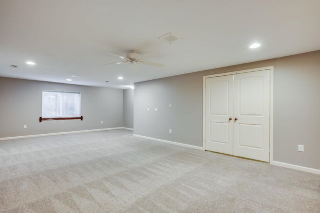 5718 E 49th St N, Bel Aire, KS 67220