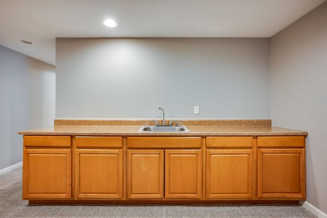 5718 E 49th St N, Bel Aire, KS 67220